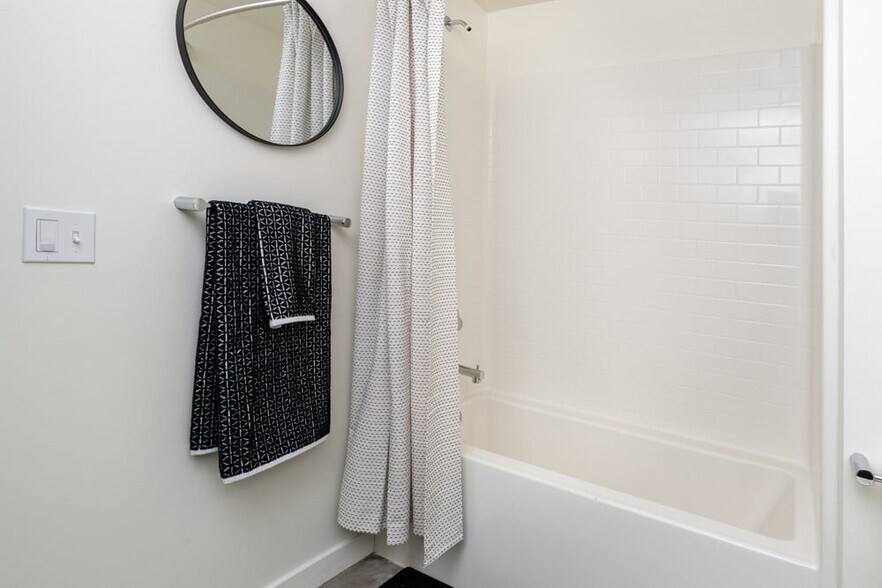 More Photos Of 3750 Main St, Riverside Apartments For Lease