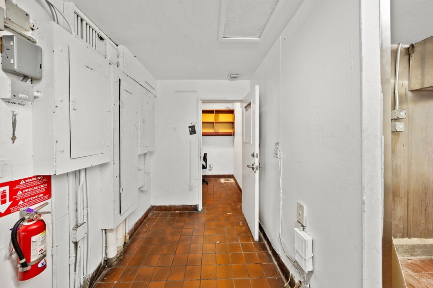 More Photos Of 1586 S Dixie Hwy, Coral Gables Restaurant For Lease