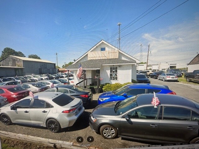 Primary Photo Of 103 Pegram Ln, Fredericksburg General Retail For Sale