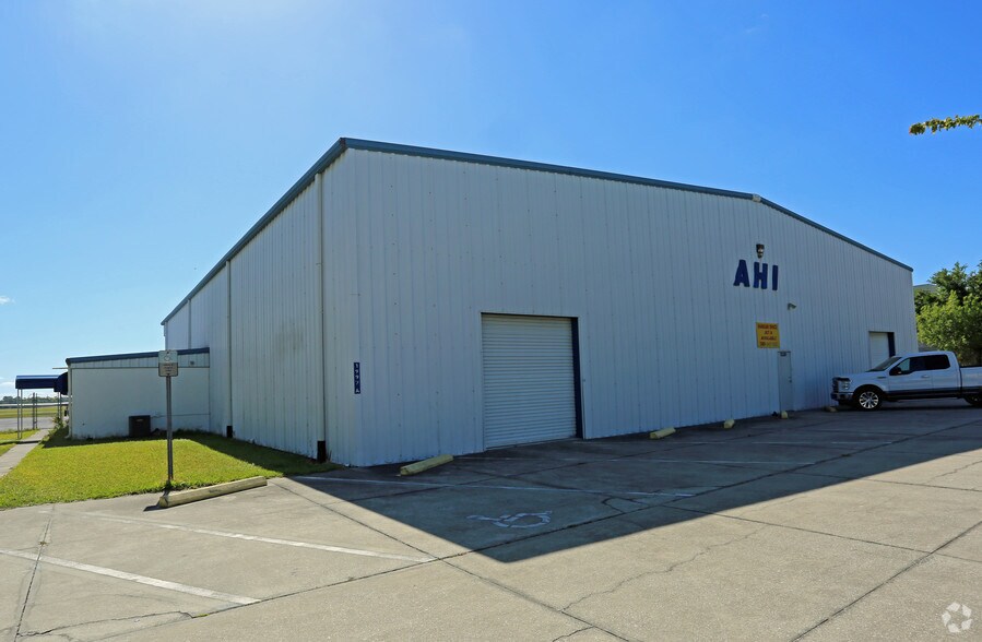 Primary Photo Of 1997 Industrial Dr, Deland Airplane Hangar For Sale