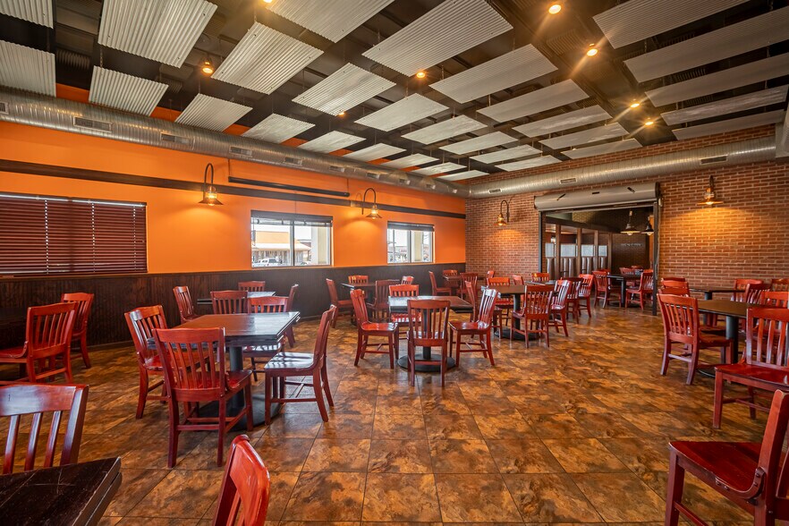 More Photos Of 2700 17th St, Marion General Retail For Sale