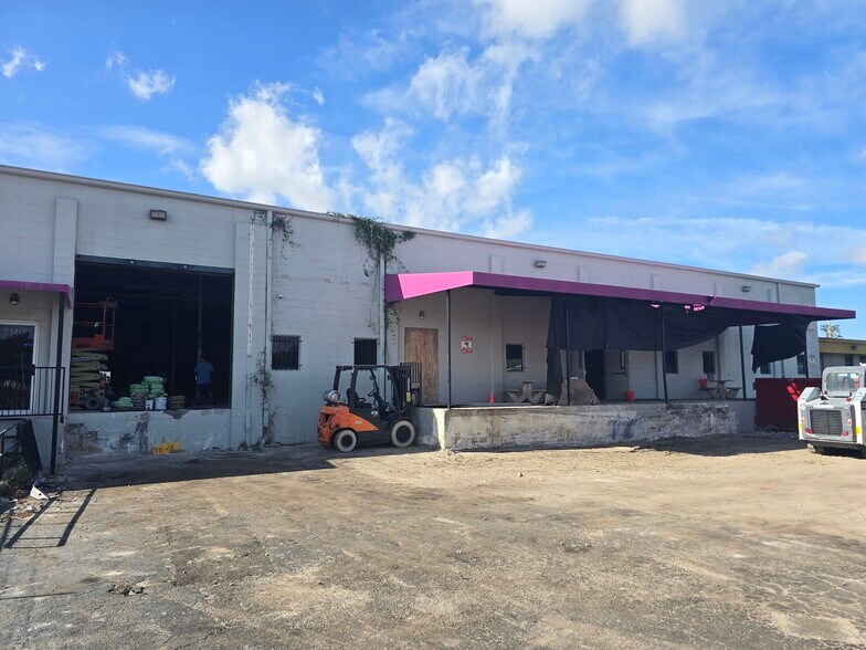 Primary Photo Of 2140 W Washington St, Orlando Warehouse For Lease