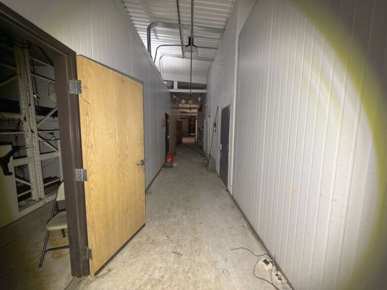 More Photos Of 3232 E I 240 Service Rd, Oklahoma City Warehouse For Lease