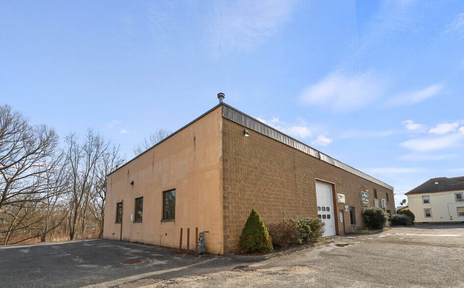More Photos Of 1260 East St, Pittsfield Freestanding For Sale