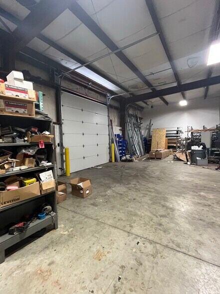 More Photos Of 1985 Oakland Park Ave, Columbus Warehouse For Lease