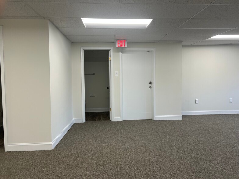 More Photos Of 15701-15757 Crabbs Branch Way, Rockville Light Distribution For Sale