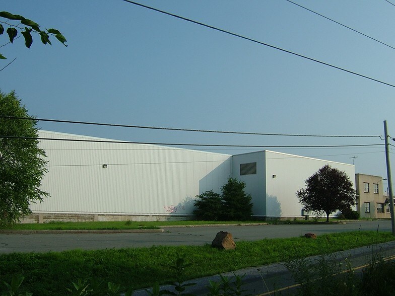 More Photos Of 1207 W Bridge St, Spring City Warehouse For Lease