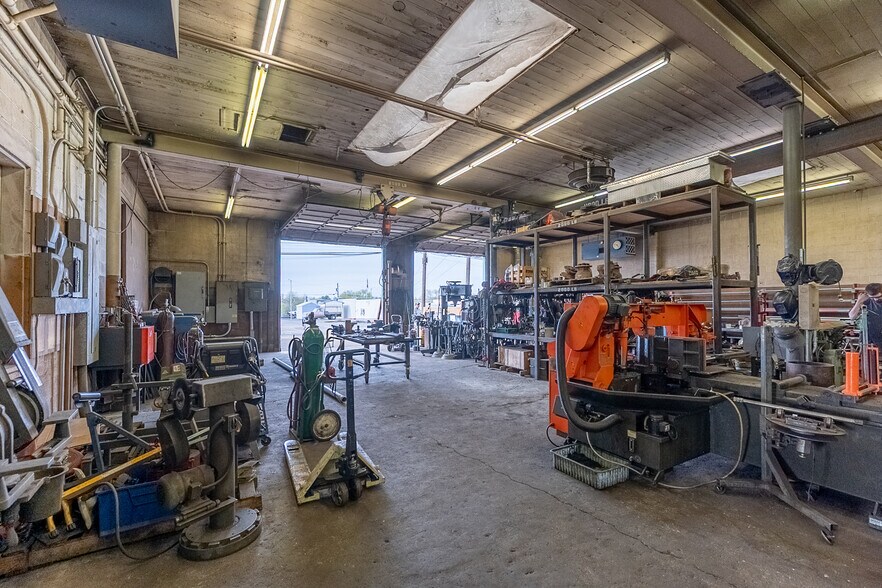 More Photos Of 612 W 3rd Ave, Moses Lake Industrial For Sale