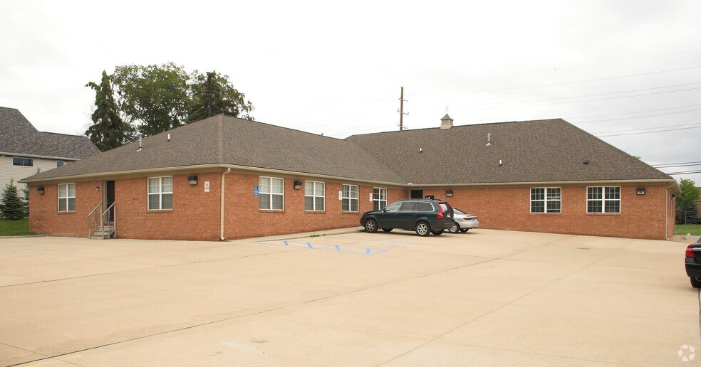 More Photos Of 5995-6015 19 Mile Rd, Sterling Heights Medical For Lease