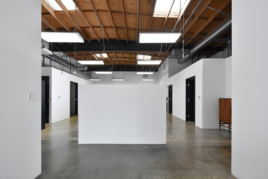 More Photos Of 1738-1740 Cordova St, Los Angeles Showroom For Lease