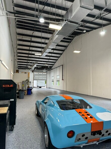 More Photos Of 3939 Tollhouse Dr, Naples Warehouse For Lease