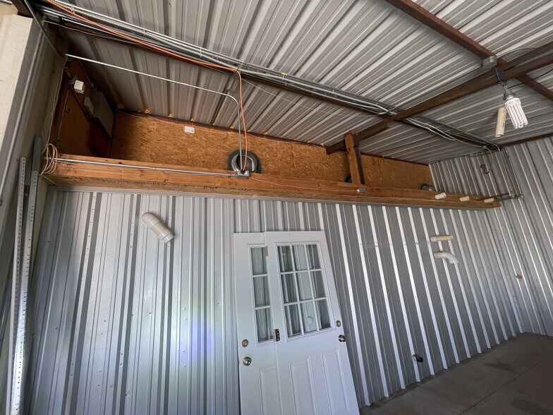 More Photos Of 5900 Moffat Rd NE, Piedmont Warehouse For Lease
