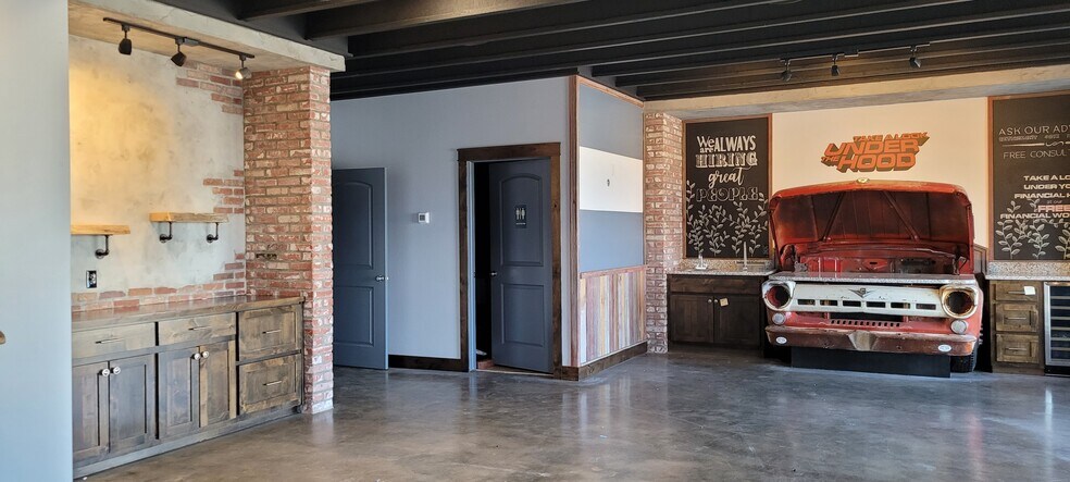 More Photos Of 2310-2320 N Highway 66, Catoosa Office For Sale