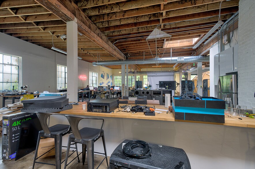 More Photos Of 1960 SE Hawthorne Blvd, Portland Apartments For Lease