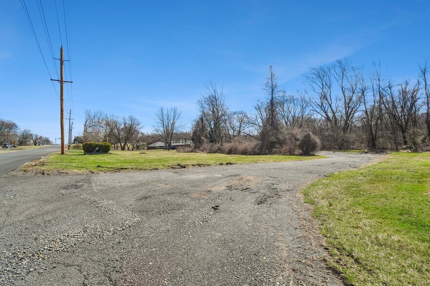 More Photos Of 1481 US Highway 22 E, Annandale Flex For Sale