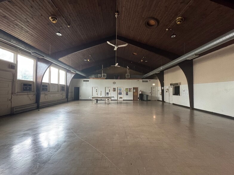 More Photos Of 7550 S Phillips Ave, Chicago Schools For Sale