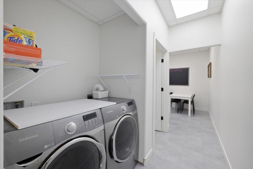 More Photos Of 204 S Durbin St, Casper Flex For Lease