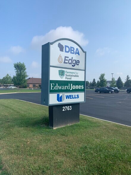 More Photos Of 2763 Manitowoc Rd, Green Bay Office For Lease
