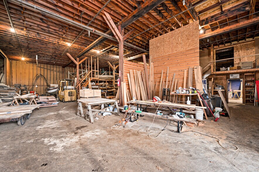 More Photos Of 350 Garfield Ave, Duluth Warehouse For Lease