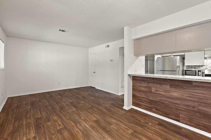More Photos Of 8502 Dryfield Dr, Austin Apartments For Sale
