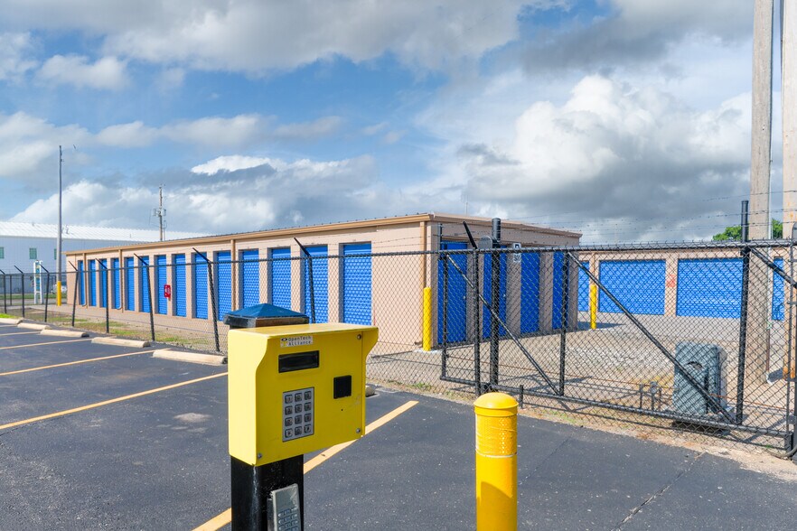 More Photos Of 3401 N Hillside Ave, Wichita Land For Lease