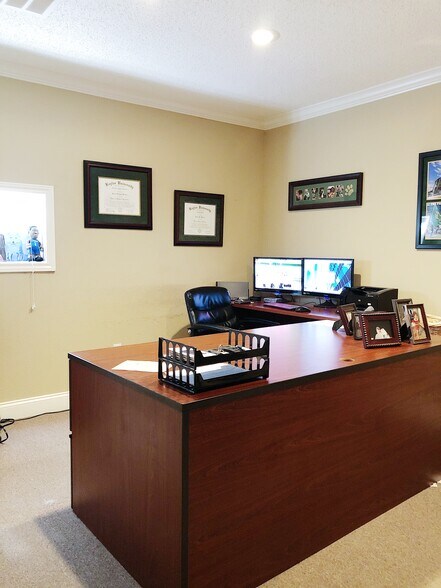 More Photos Of 815-817 Lake Air Dr, Waco Office For Lease