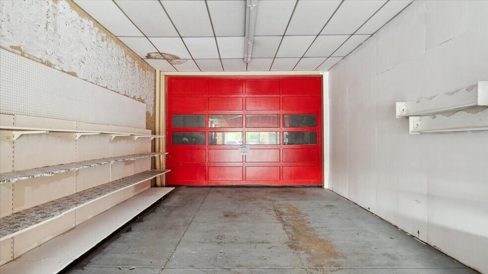 More Photos Of 123 N Main St, Warrenton Storefront For Sale