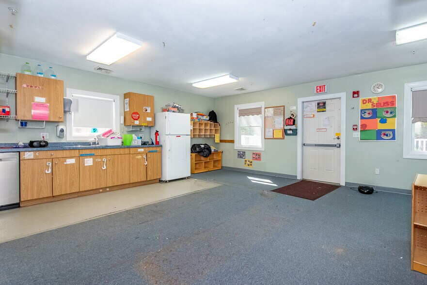 More Photos Of 105 Durham Rd, Dover Daycare Center For Sale