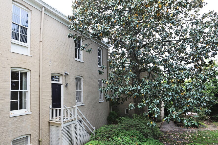 More Photos Of 1 W Main St, Richmond Office For Sale