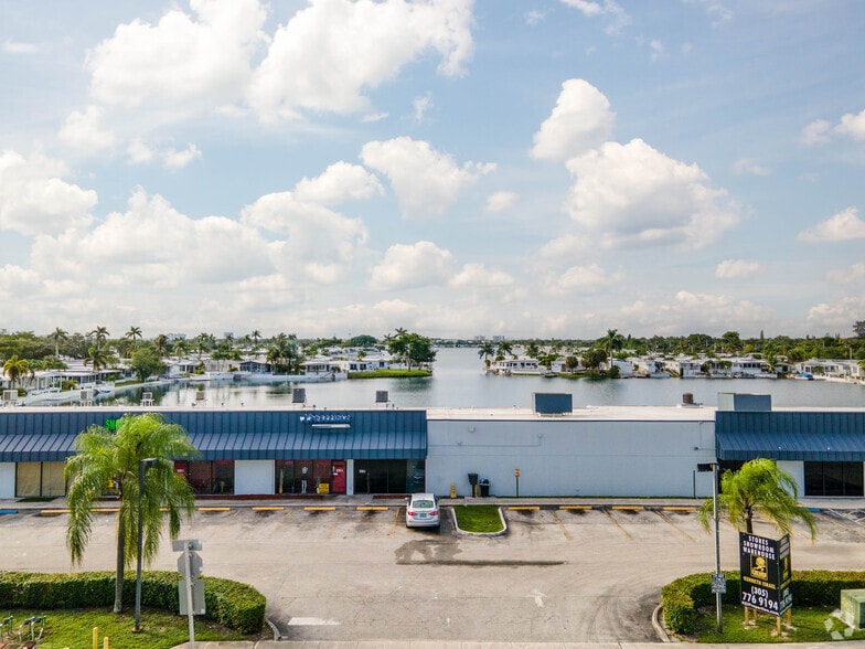 More Photos Of 3192-3194 W Hallandale Beach Blvd, Hallandale Freestanding For Lease