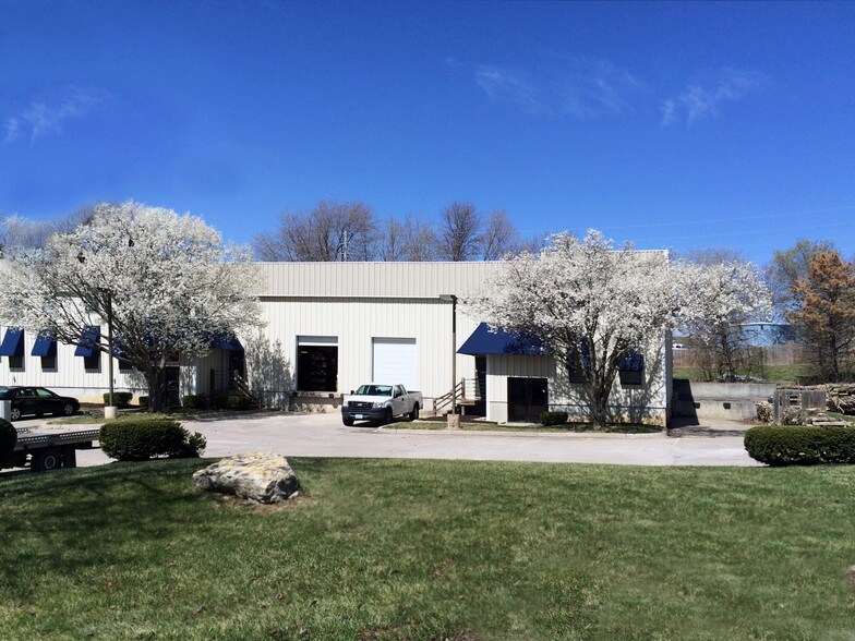 More Photos Of 1024 NE Jib Ct, Lee's Summit Warehouse For Lease