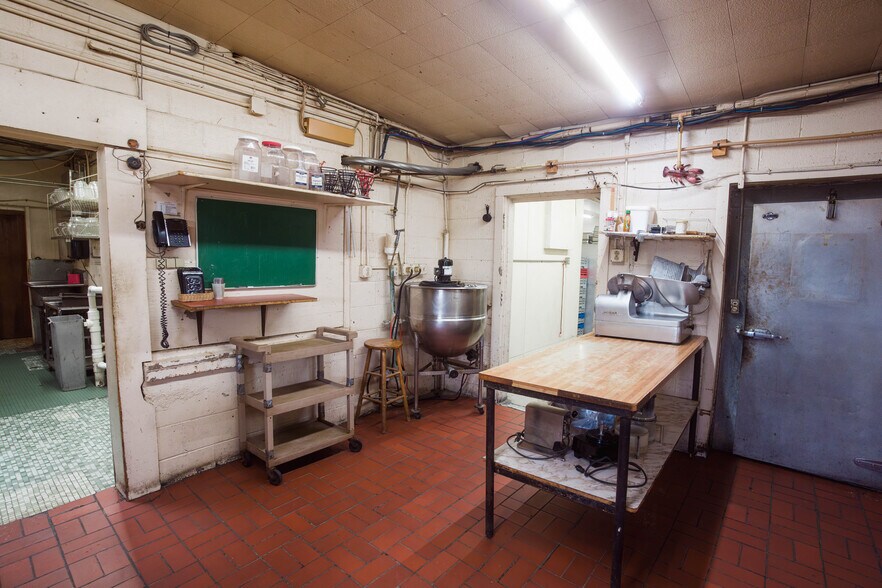 More Photos Of 720 N Wisconsin Ave, Elkhorn Restaurant For Sale