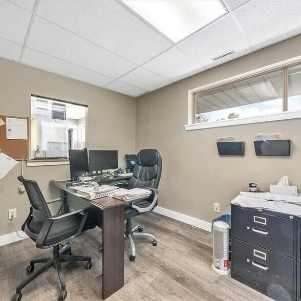 More Photos Of 25400-25430 Goddard Rd, Taylor Medical For Sale