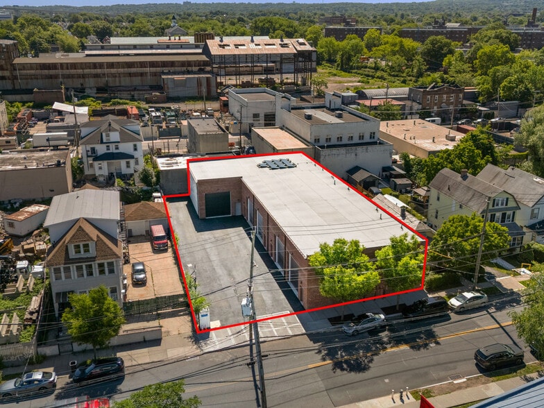Primary Photo Of 209 South Ave, Staten Island Service For Lease