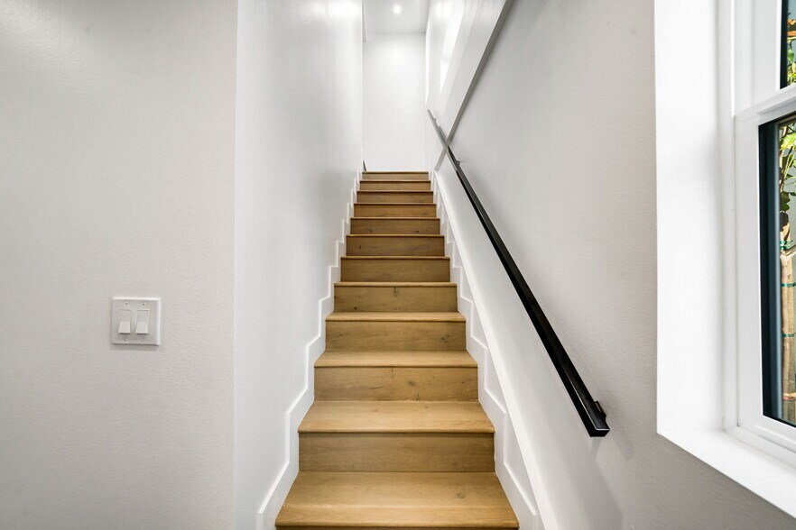 More Photos Of 6082 W 18th St, Los Angeles Apartments For Sale