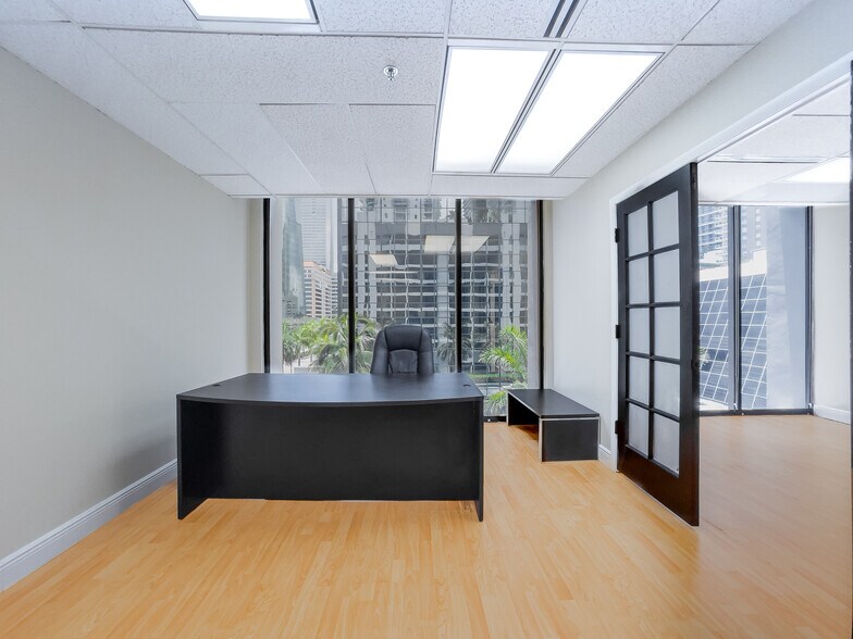 More Photos Of 1110 Brickell Ave, Miami Office For Lease