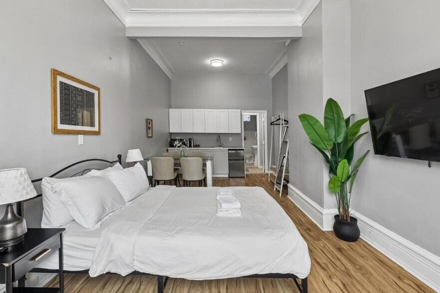 More Photos Of 1611 S Broad St, Philadelphia Specialty For Sale
