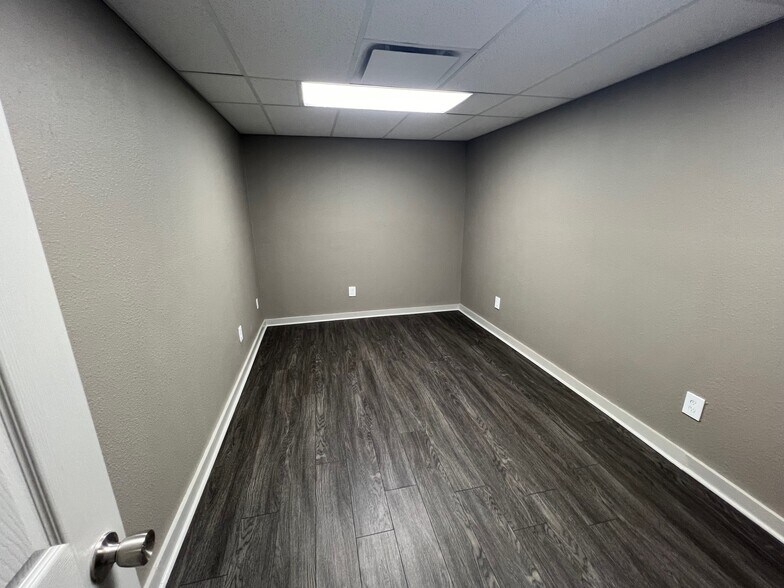 More Photos Of 222 Hereford Rd, Corpus Christi Warehouse For Lease