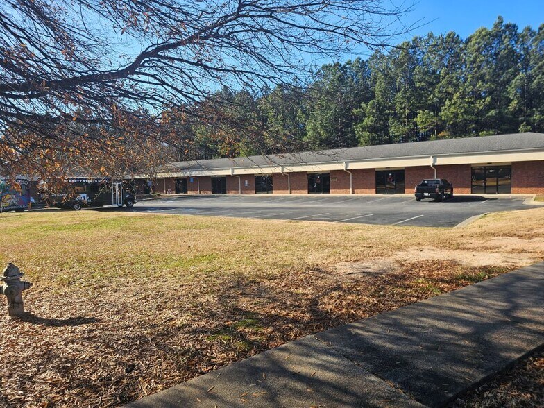 More Photos Of 5509 Radford Rd, Flowery Branch Office For Lease