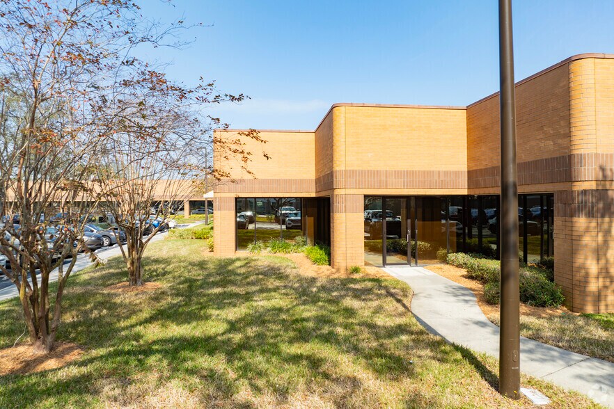 More Photos Of 10500 University Center Dr, Tampa Light Distribution For Lease