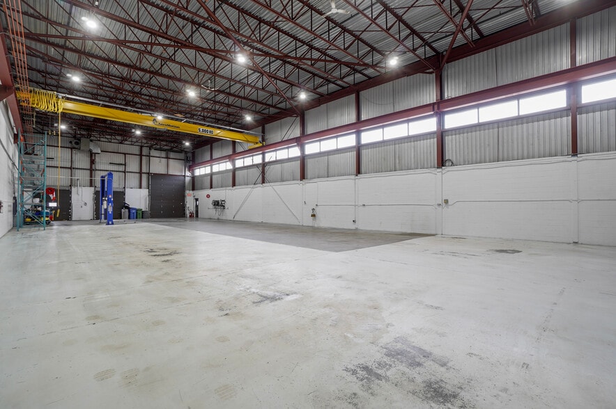 More Photos Of 274-278 Av Labrosse, Pointe-claire Warehouse For Lease