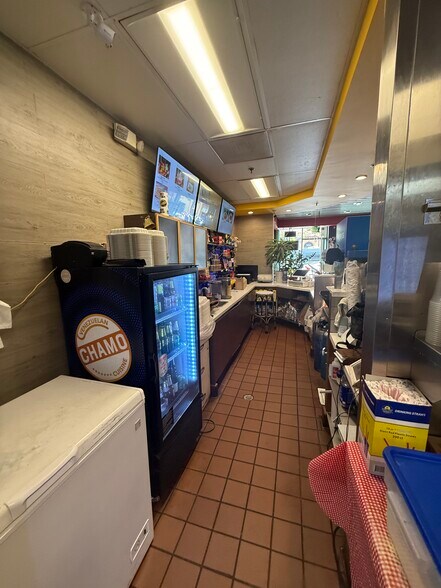 More Photos Of 950 E Colorado Blvd, Pasadena Restaurant For Lease