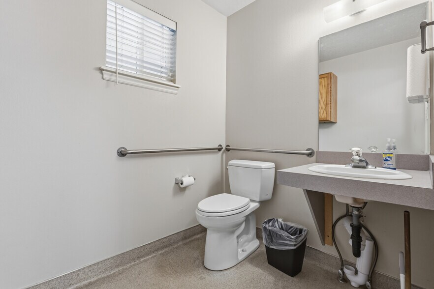 More Photos Of 1372 S 740 E, Orem Office For Lease