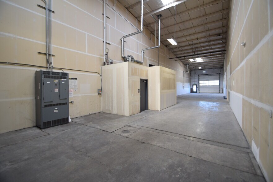 More Photos Of 20495 Murray Rd, Bend Warehouse For Lease