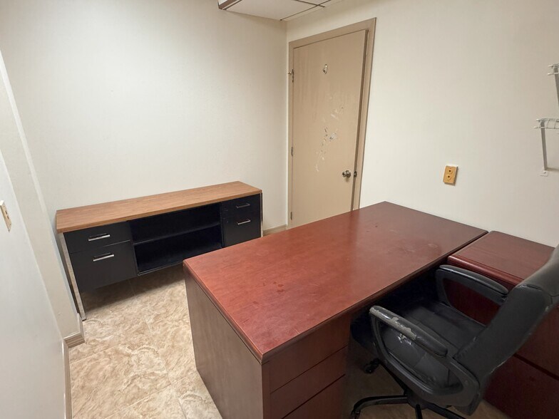 More Photos Of 5050 Gulf Blvd, Saint Petersburg Storefront For Lease