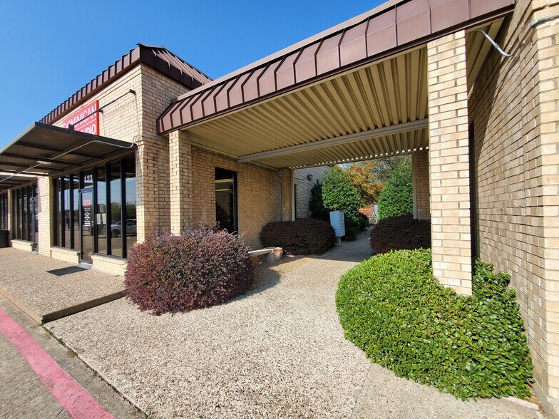 More Photos Of 115-119 W Wheatland Rd, Duncanville Unknown For Lease