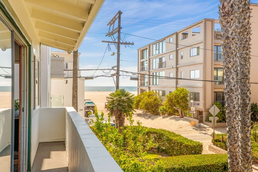 More Photos Of 16 Spinnaker St, Marina Del Rey Multifamily For Sale