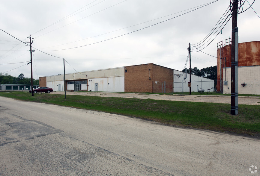 Primary Photo Of Shocket St @ Sandy St, Fairmont Warehouse For Sale