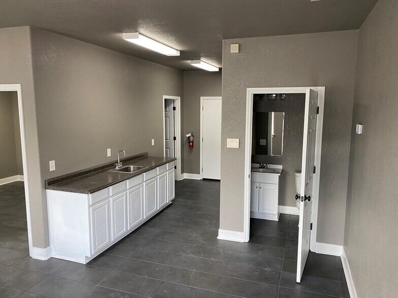 More Photos Of 103 Ranger Dr, Boerne Warehouse For Lease