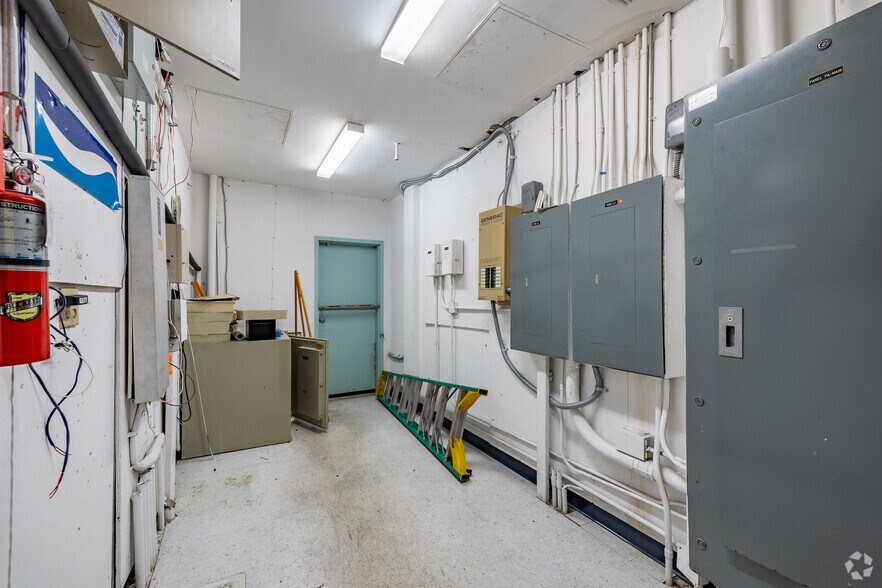 More Photos Of 9037 US Highway 19, Port Richey Office For Sale